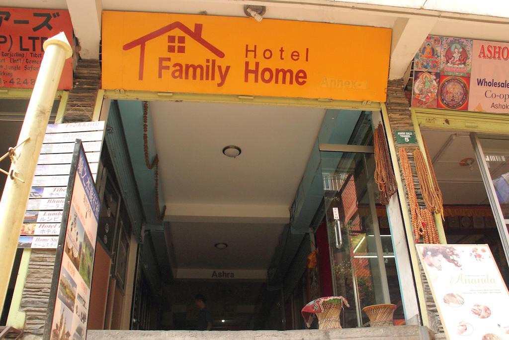 Hotel Family Home Kathmandu Buitenkant foto